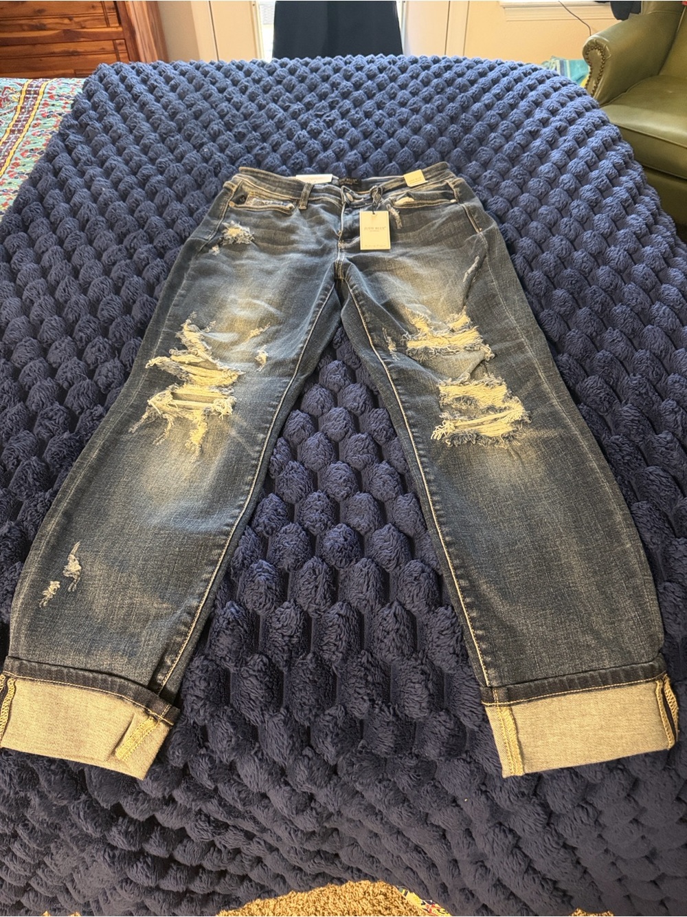 Judy Blue Distressed Cuffed Dark Wash Cropped Jeans - Mid rise